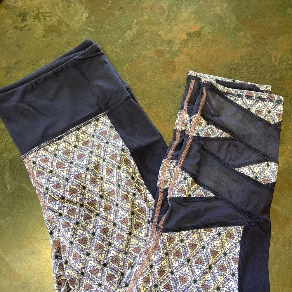 Athleta Capri Navy Print Leggings size M